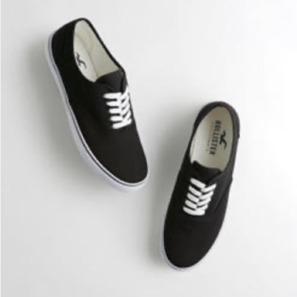 Hollister Black sneaker in box brand new unisex
